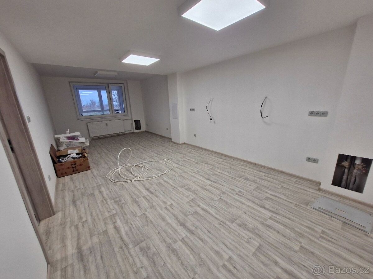 Pronájem obchodní prostory - Znojmo, 669 02