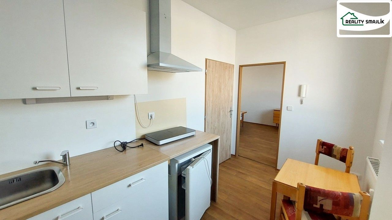 Pronájem byt 2+kk - Dragounská 2038, Cheb, 39 m²