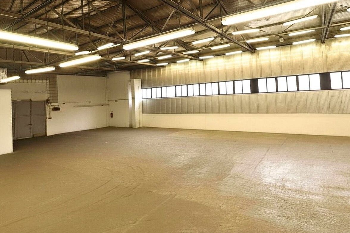 Výrobní prostory, 880 m²