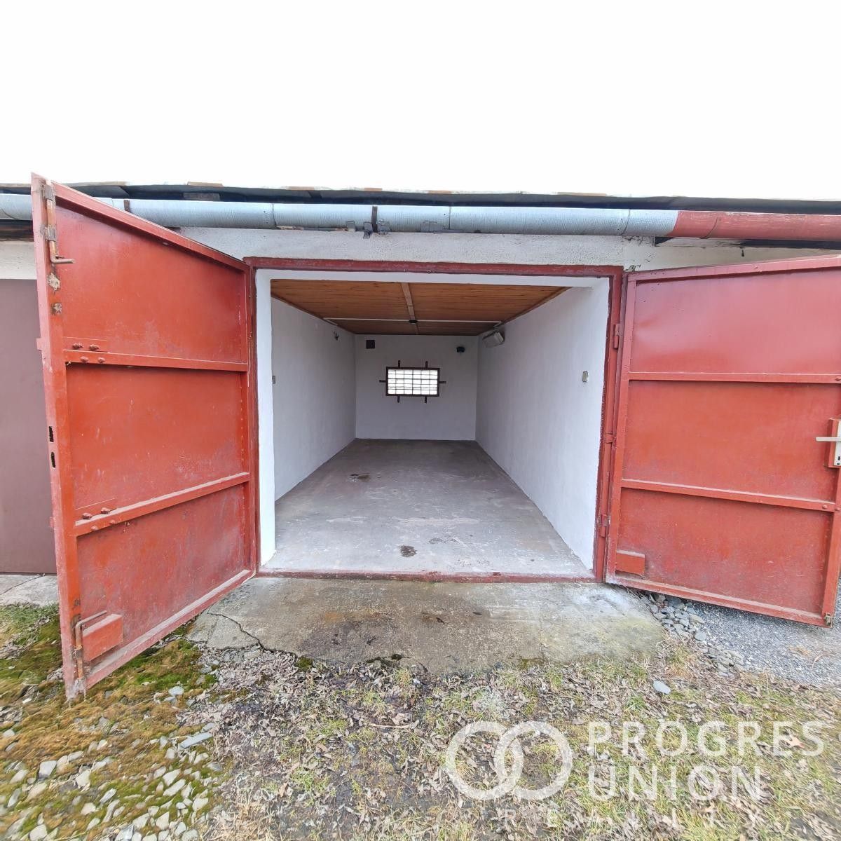 Garáže, Hrad, Chropyně, 21 m²