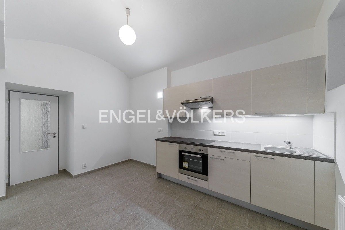 Pronájem byt 2+1 - Legerova, Praha, 58 m²