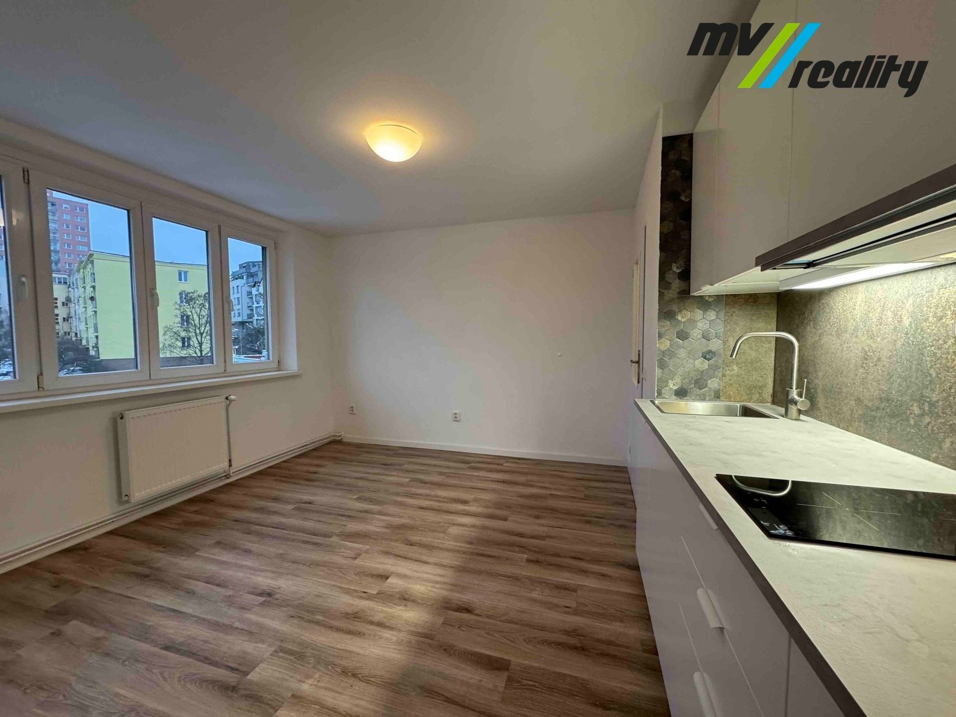 2+kk, Cvičebná, Praha, 32 m²