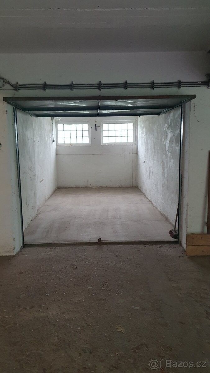 Garáže, Chrudim, 537 01