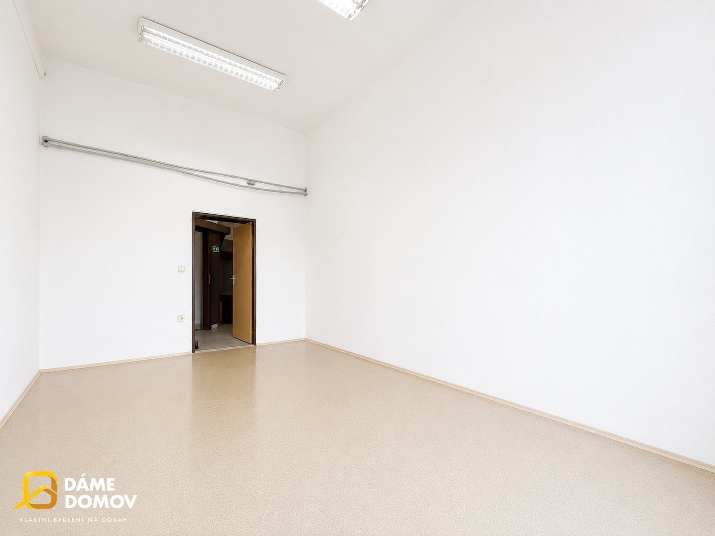 Obchodní prostory, Masarykovo nám., Hodonín, 20 m² - 2