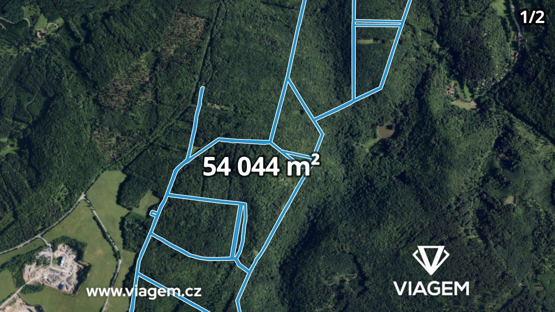 Les, 6 105 m²