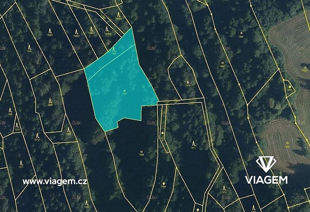 Les, 879 m²