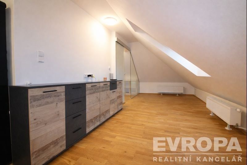 Pronájem byt 2+kk - Budyňská, Praha, 50 m²