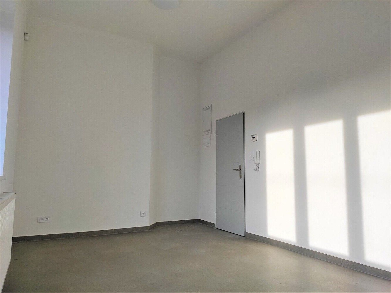 Pronájem kancelář - Králův Dvůr, okres Beroun, Středočeský kraj, 17 m² - 2