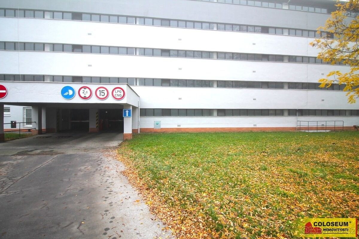 Garáže, Brno, 616 00