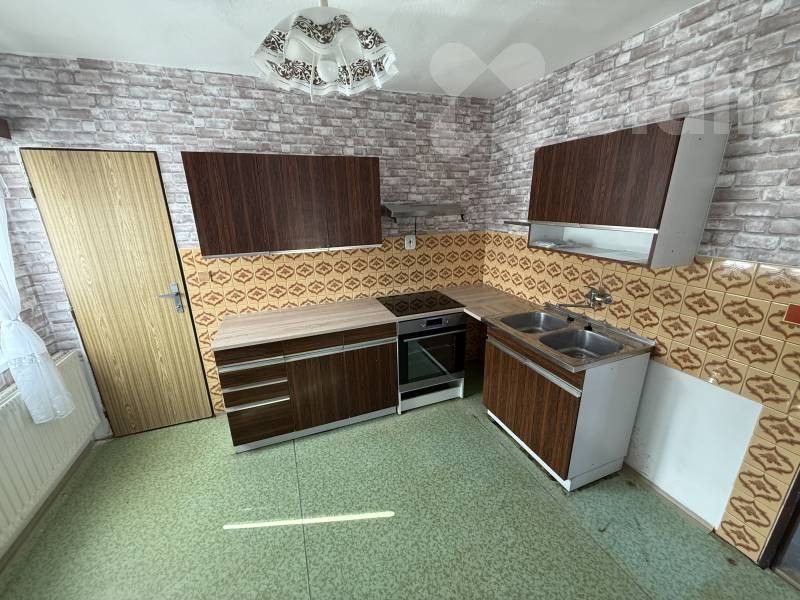 3+1, 1. máje, Nezamyslice, 98 m²