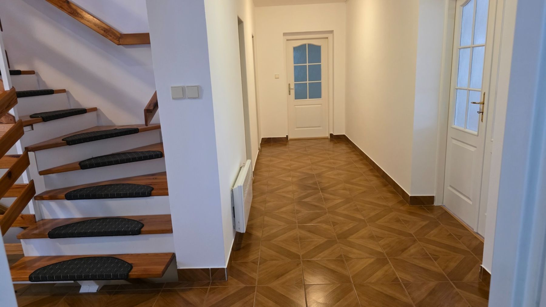 Pronájem rodinný dům - V Březinkách, Praha - Nebušice, 365 m² - 5