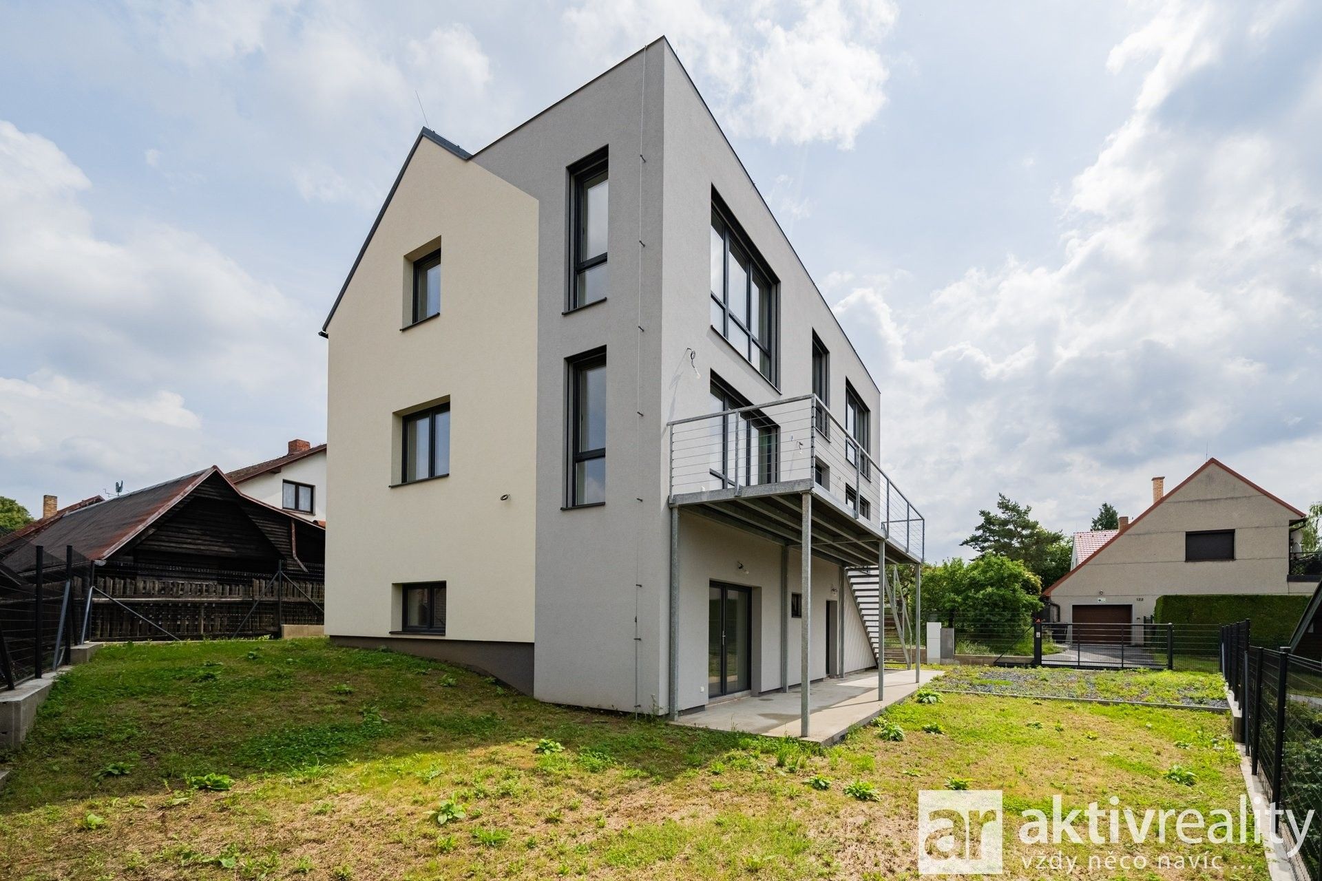 Rodinné domy, Na Dubince, Jevany, 248 m² - 1