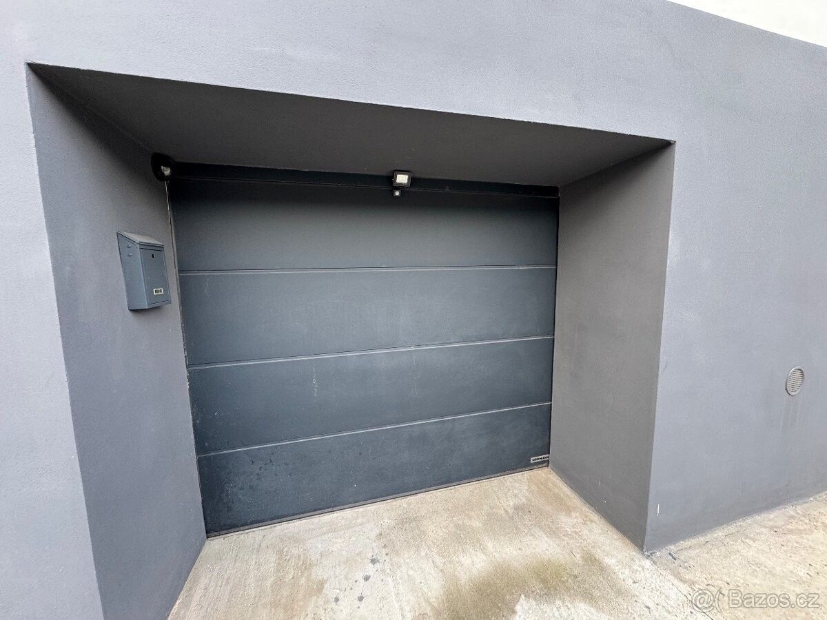 Garáže, Ostrava, 702 00