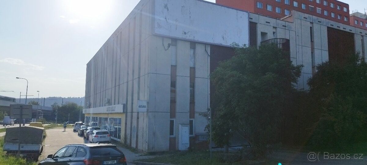 Garáže, Praha, 143 00