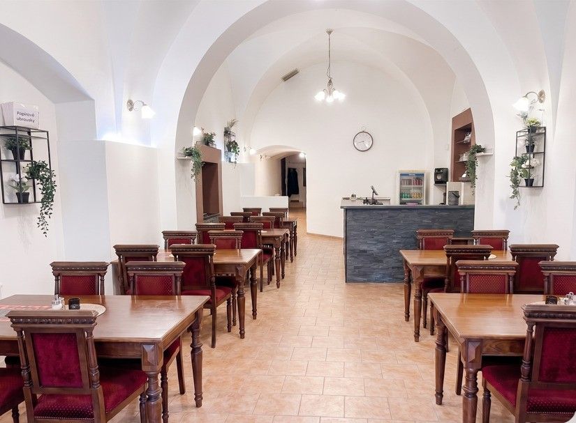 Restaurace, Velké náměstí, Hradec Králové, 179 m² - 1