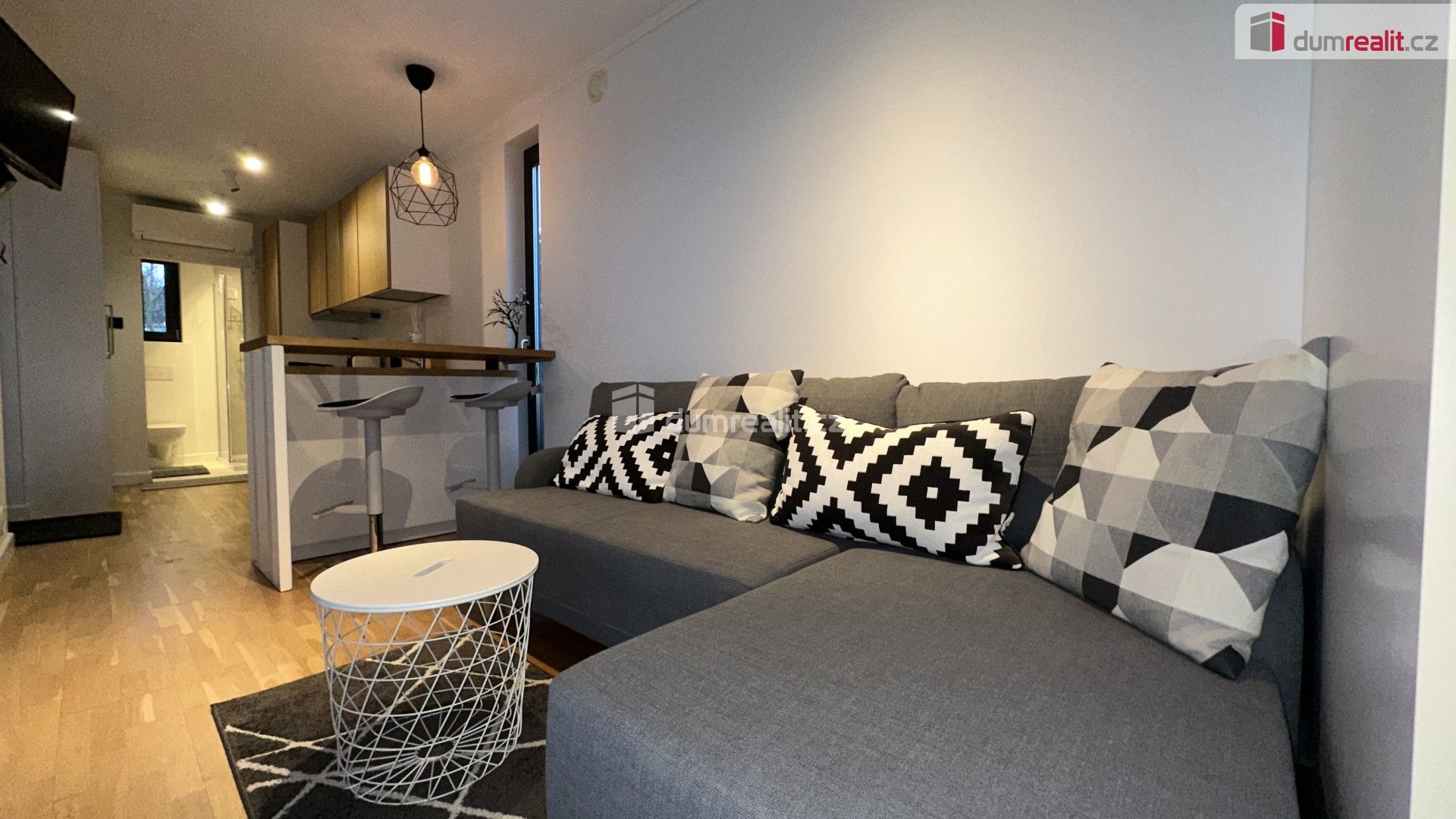 Garáže, Petrov, 30 m²