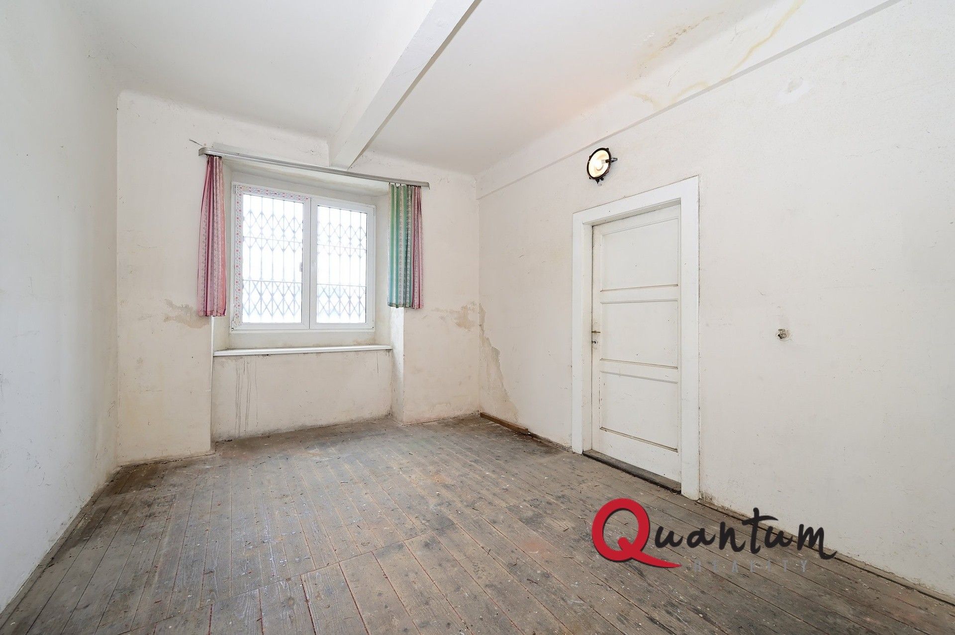 Sklady, U křížku 1398, Praha Nusle, 19 m²
