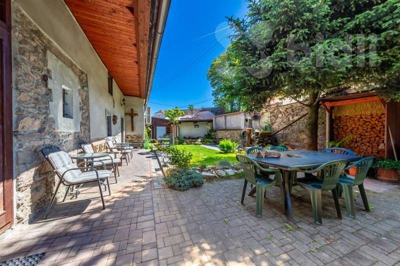 Rodinné domy, Paračov, 388 m² - 2
