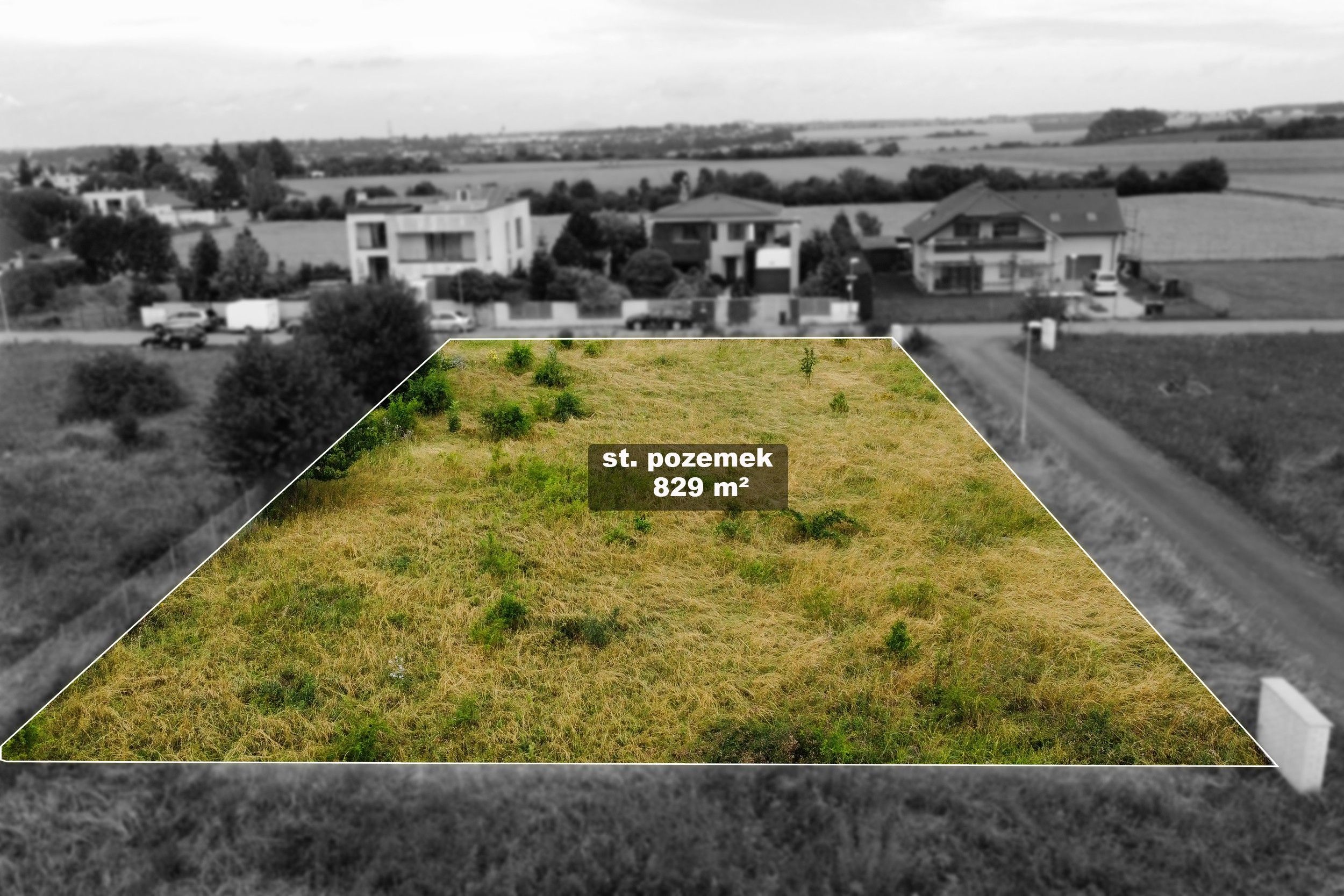 Zahrada · 829 m² · 50°9'38.385"N 14°26'1.894"E - 4