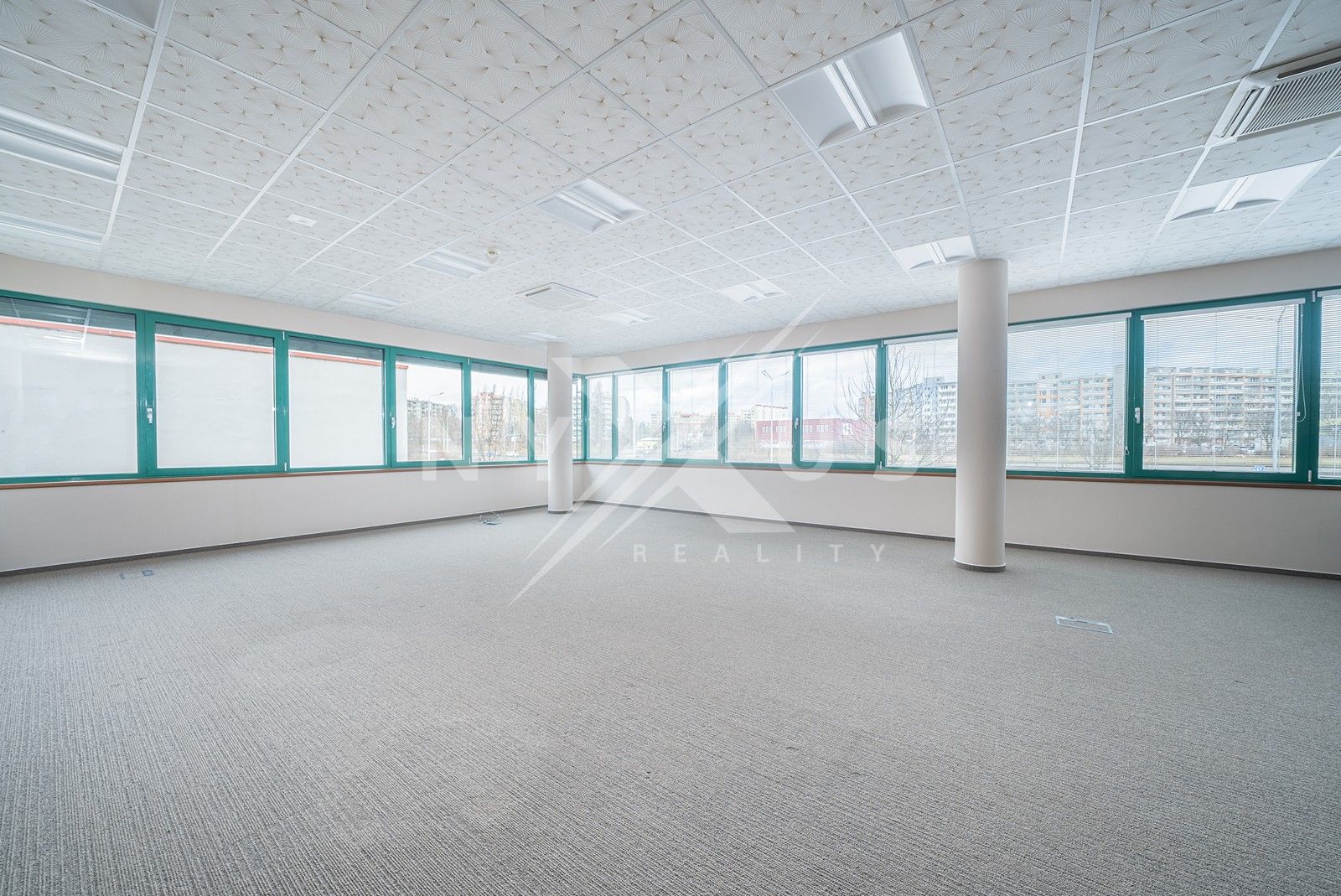 Pronájem kancelář - Jeremiášova, Praha, 741 m²