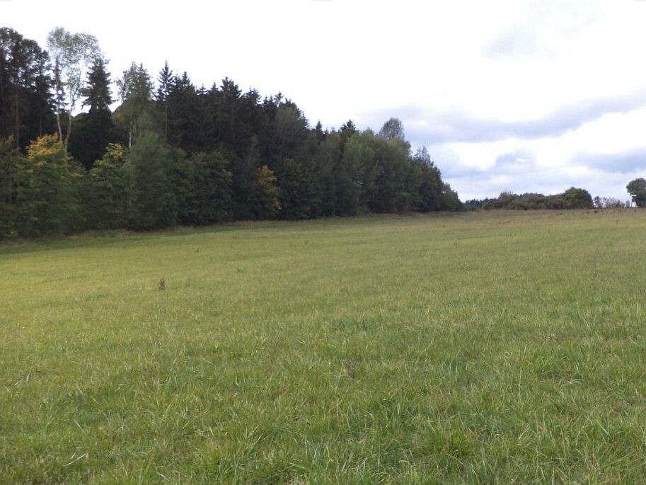 Louka, 5 912 m²