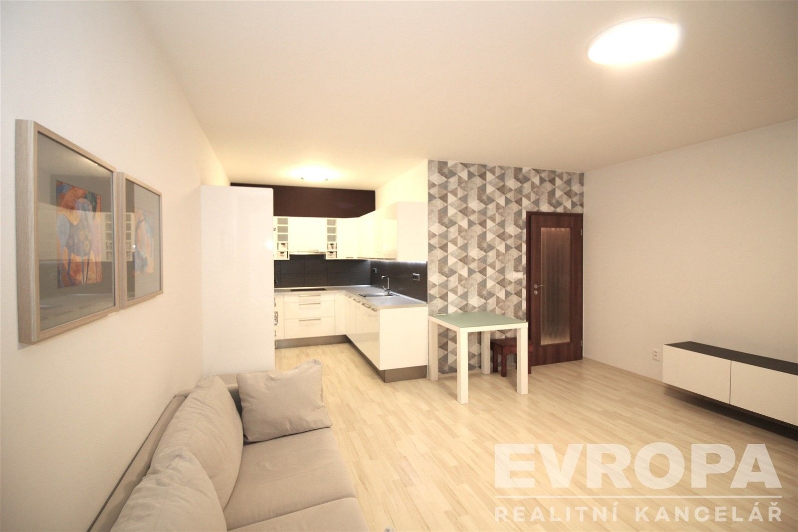 2+kk, Jurkovičova, Praha, 53 m²