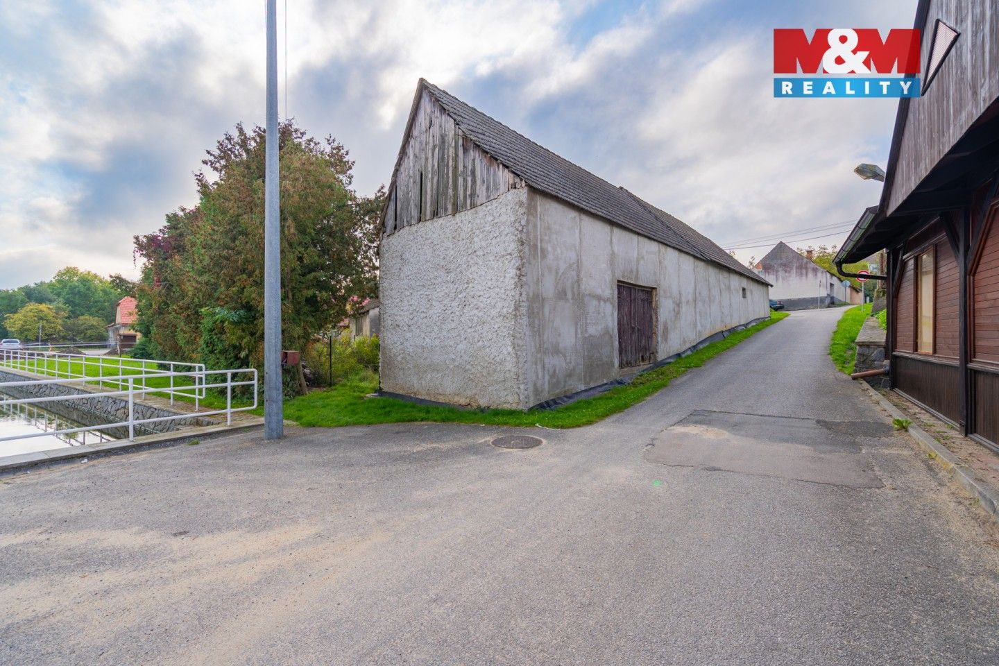 Prodej rodinný dům - Chrášťany, 43 m²