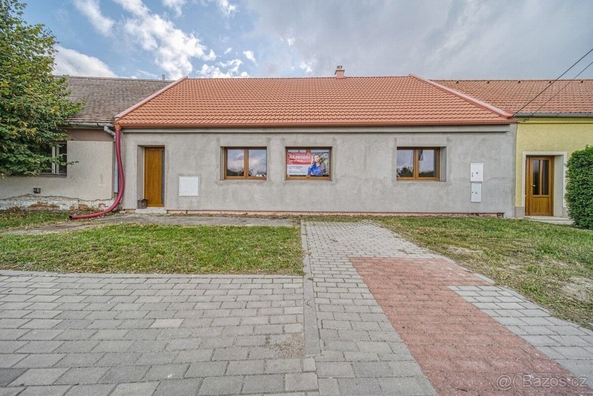 Rodinné domy, Hevlín, 671 69