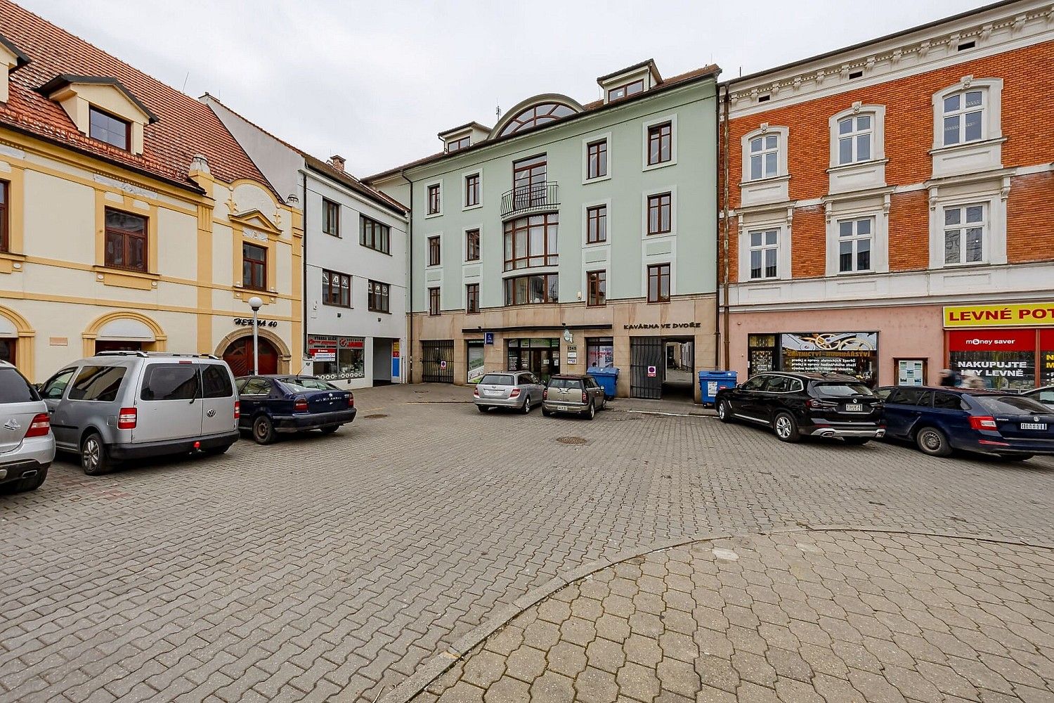 Obchodní prostory, 992 m²