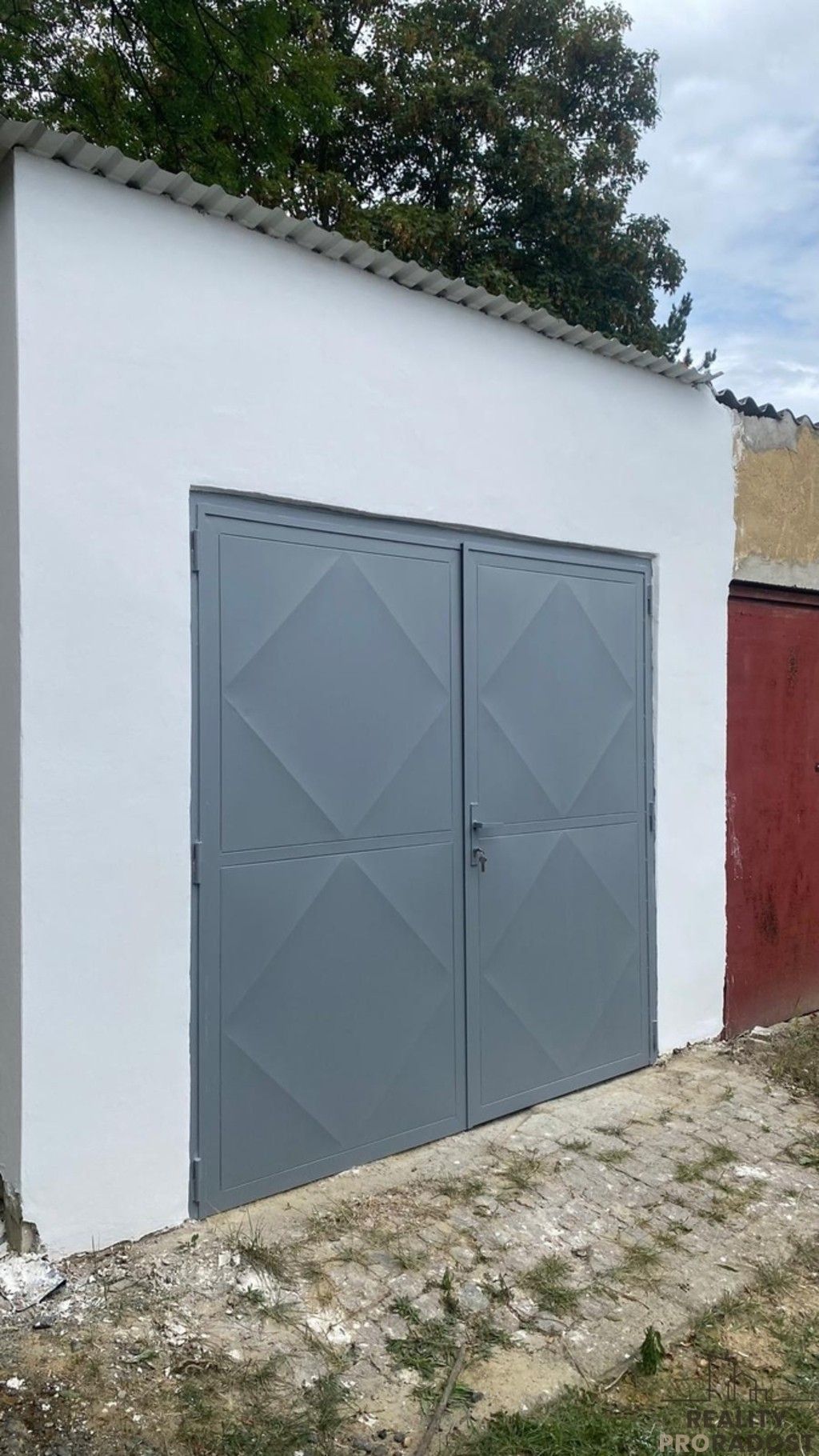 Pronájem garáž - Generála Píky, Praha, 13 m²