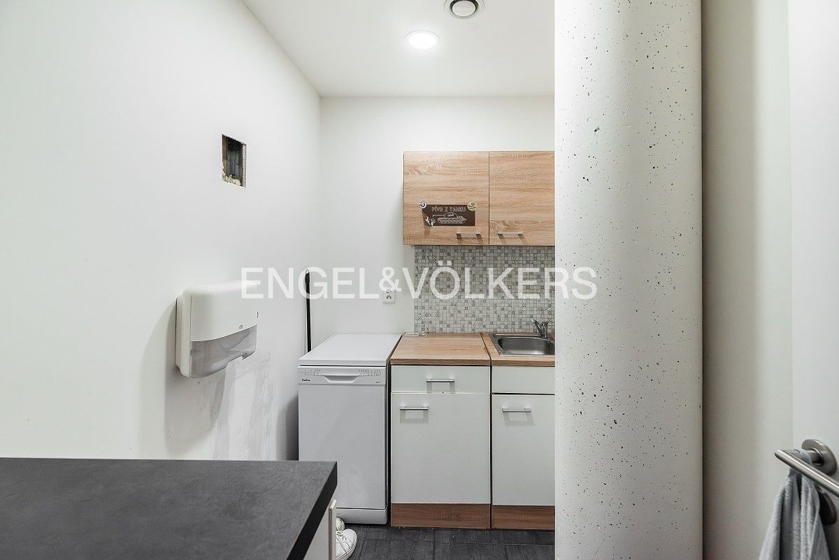 Pronájem kancelář - Sokolovská 979, Praha Vysočany, 185 m² - 5