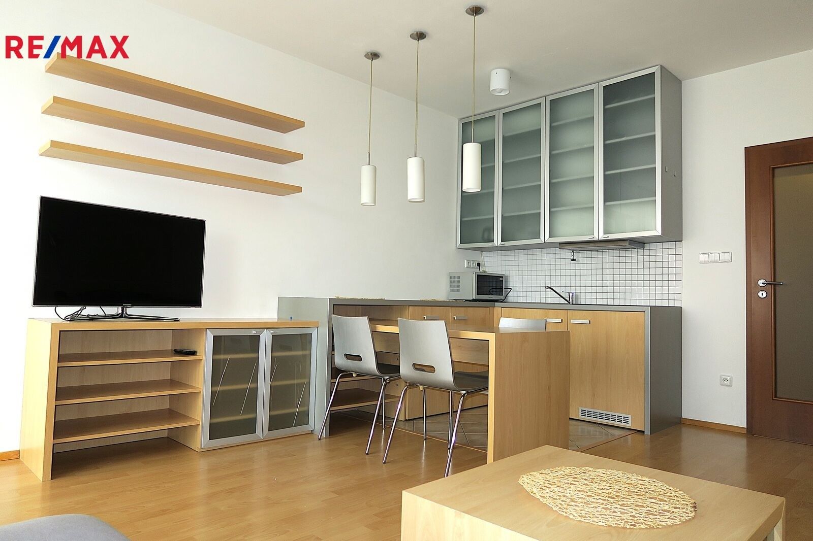 Pronájem byt 1+kk - Plzeňská, Praha, 35 m²