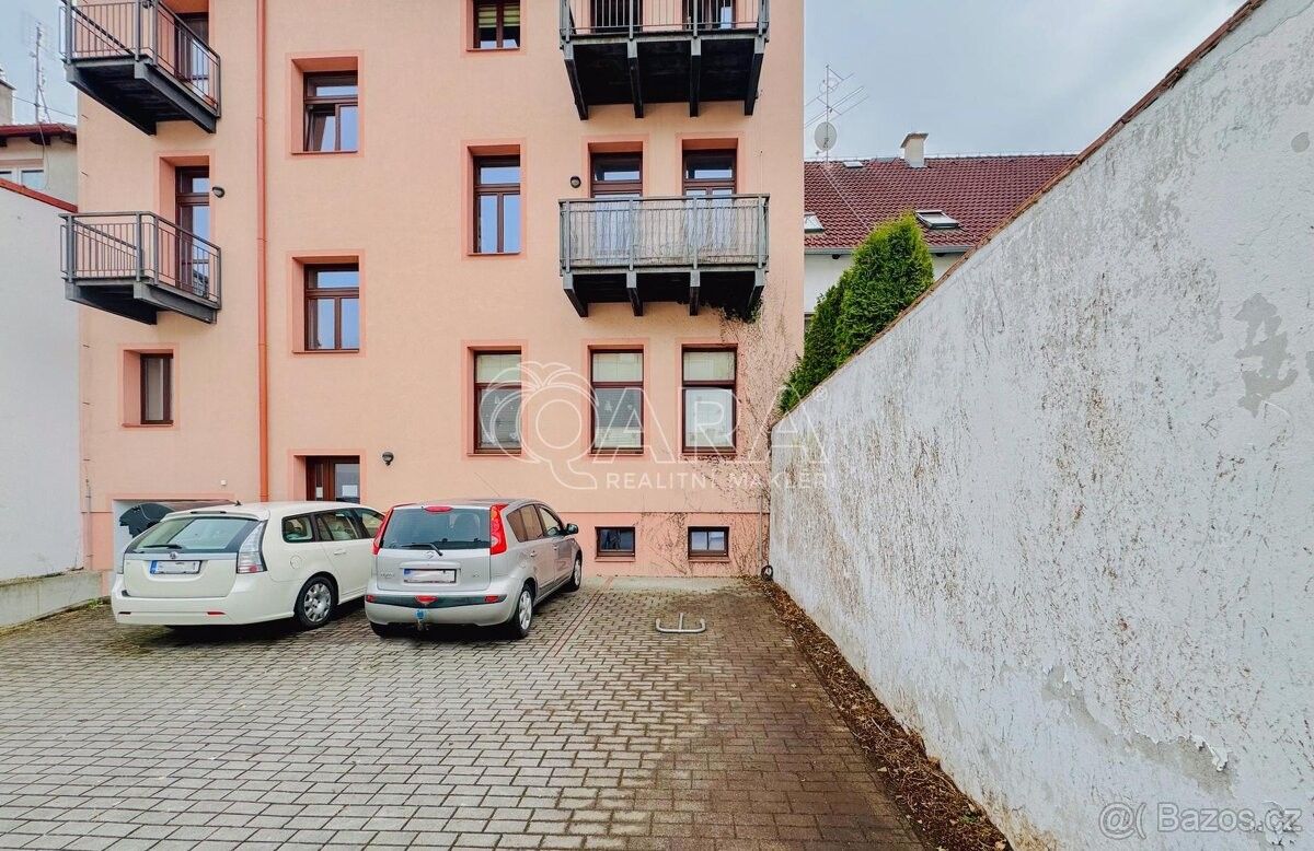 Garáže, České Budějovice, 370 01 - 2
