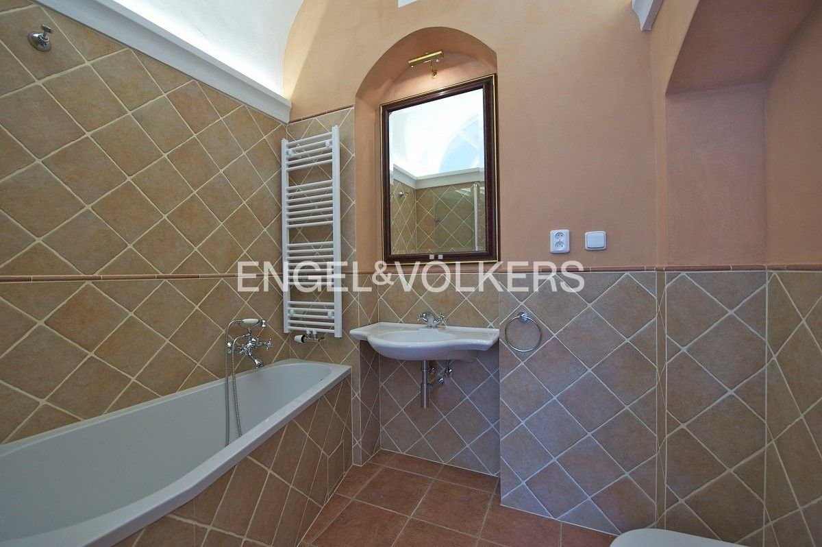Byt 2+1 · 54 m² · Šporkova 240, Praha Malá Strana - 4