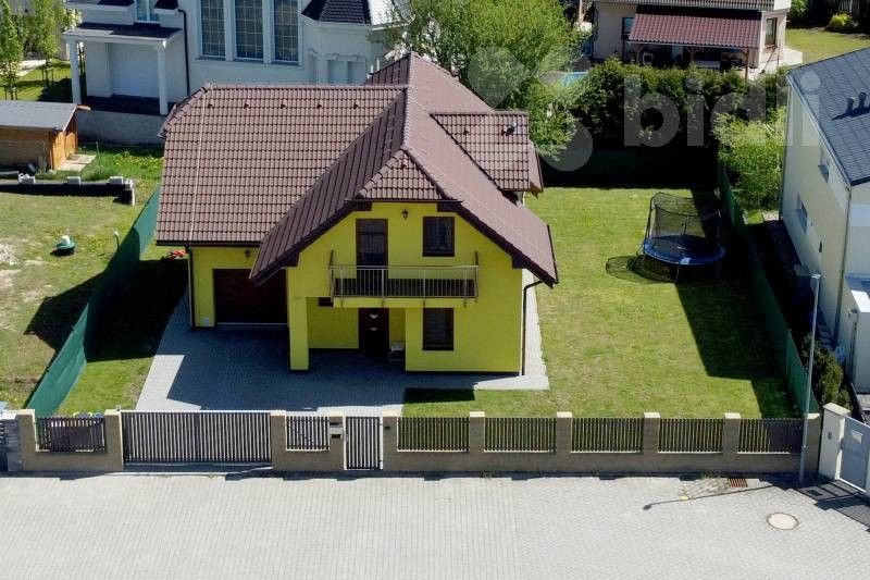 Rodinné domy, Unhošťská, Jeneč, 160 m²