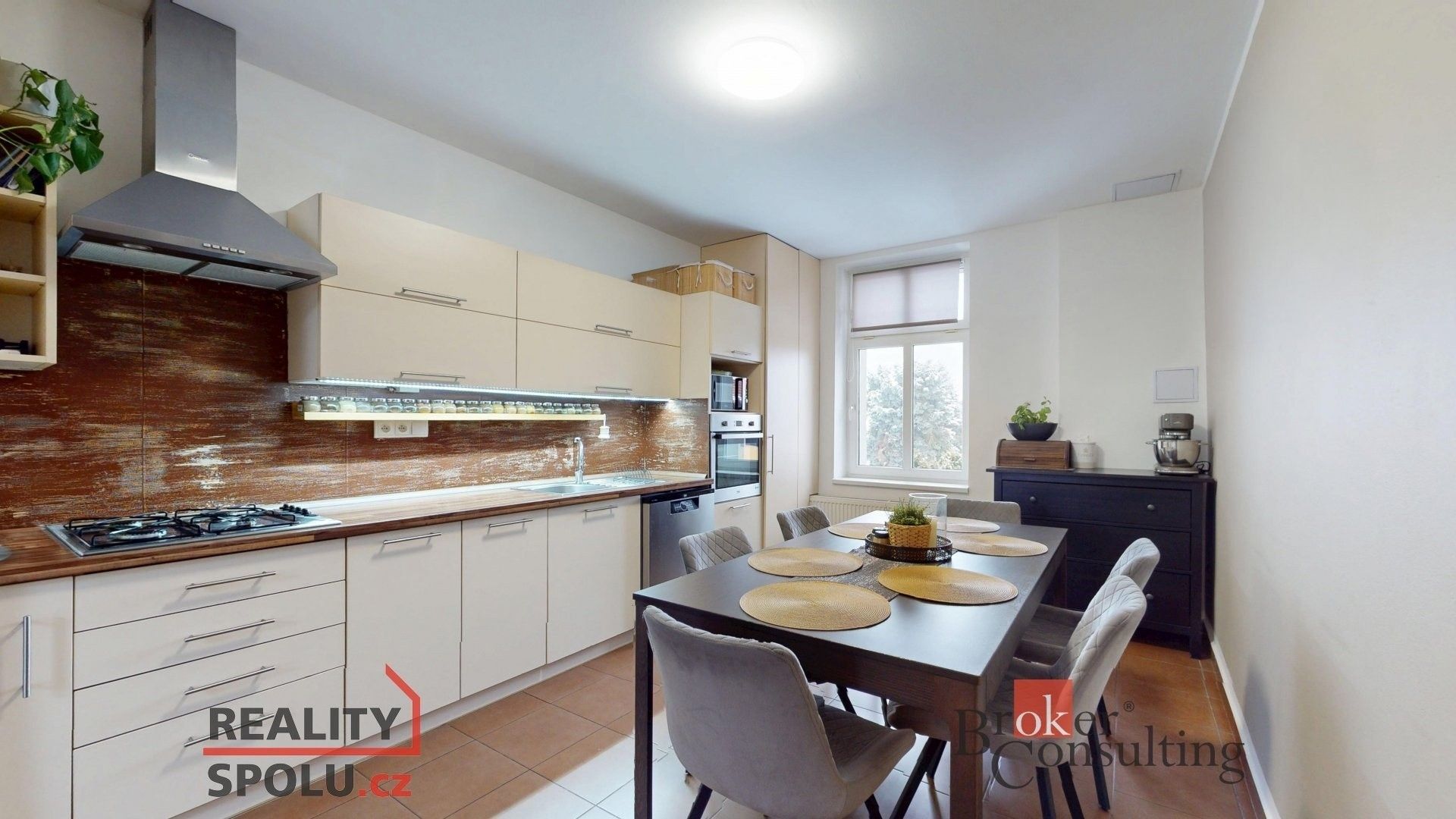 Prodej rodinný dům - Chomutovská, Žatec, 343 m²