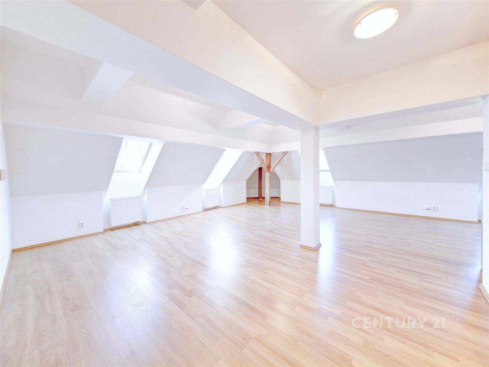 Pronájem kancelář - Tůmova, Praha, 140 m²