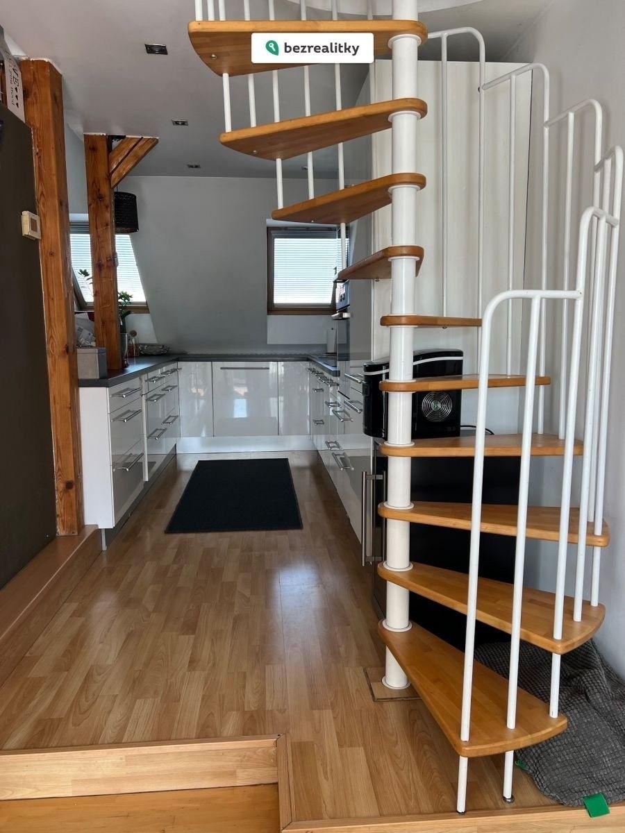 5+kk, Kostelecká, Mratín, 159 m²