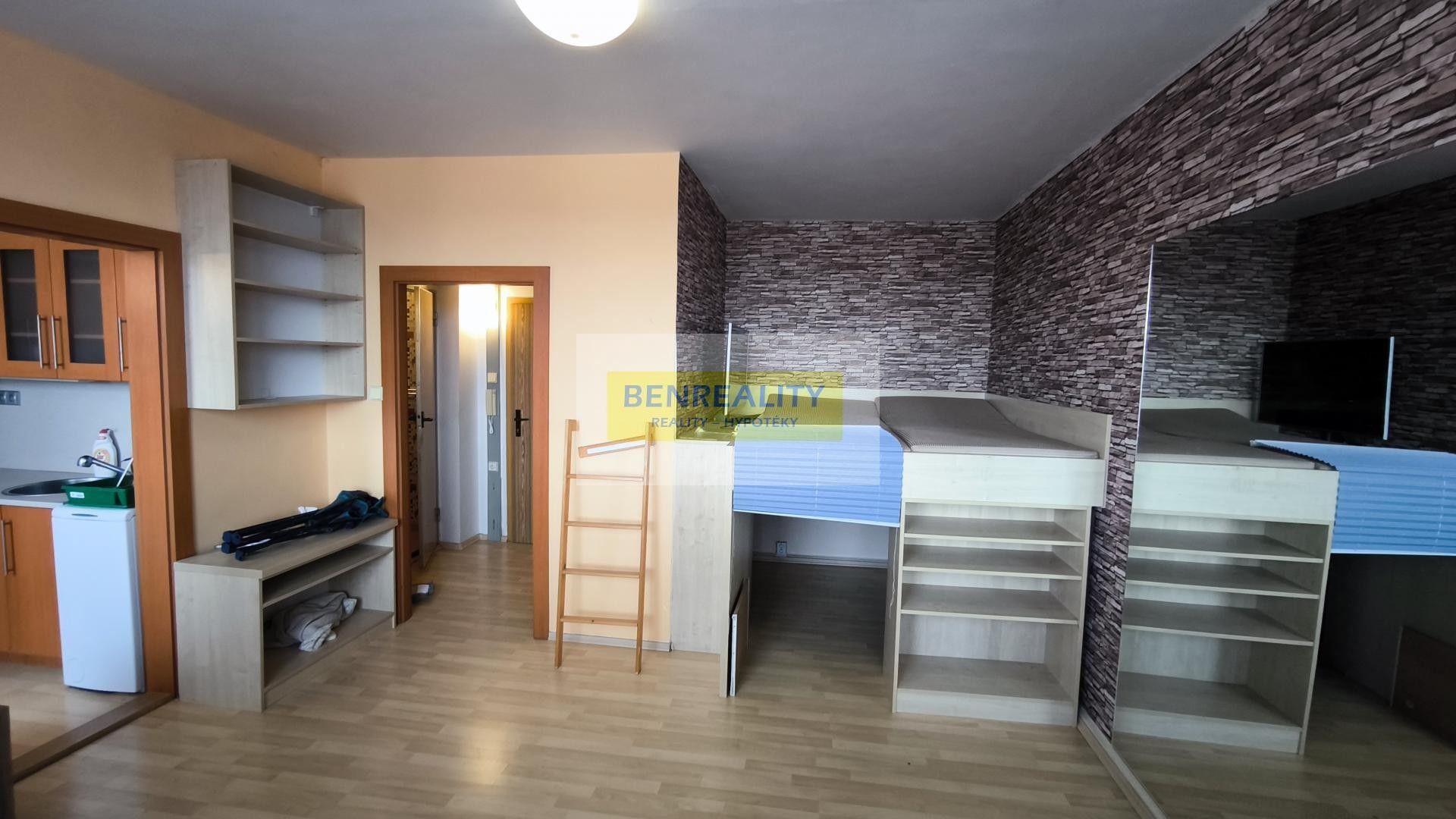 Pronájem byt 1+1 - Česká, Zlín, 33 m²