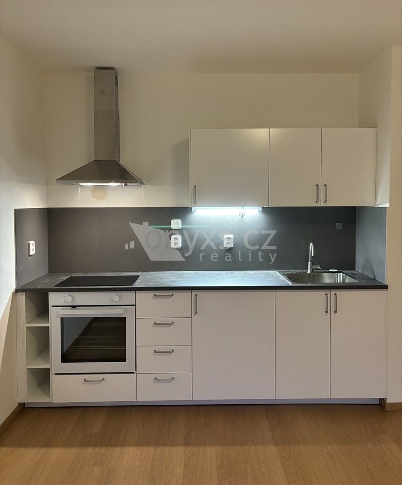 Pronájem byt 1+kk - Rotavská, Praha, 32 m²