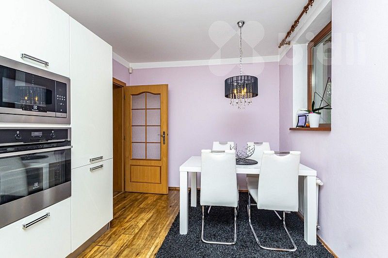 Prodej rodinný dům - Dobrošovská, Praha 9 - Horní Počernice, 267 m² - 5