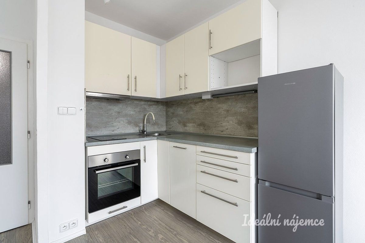 2+kk, Šalounova, Praha, 44 m²