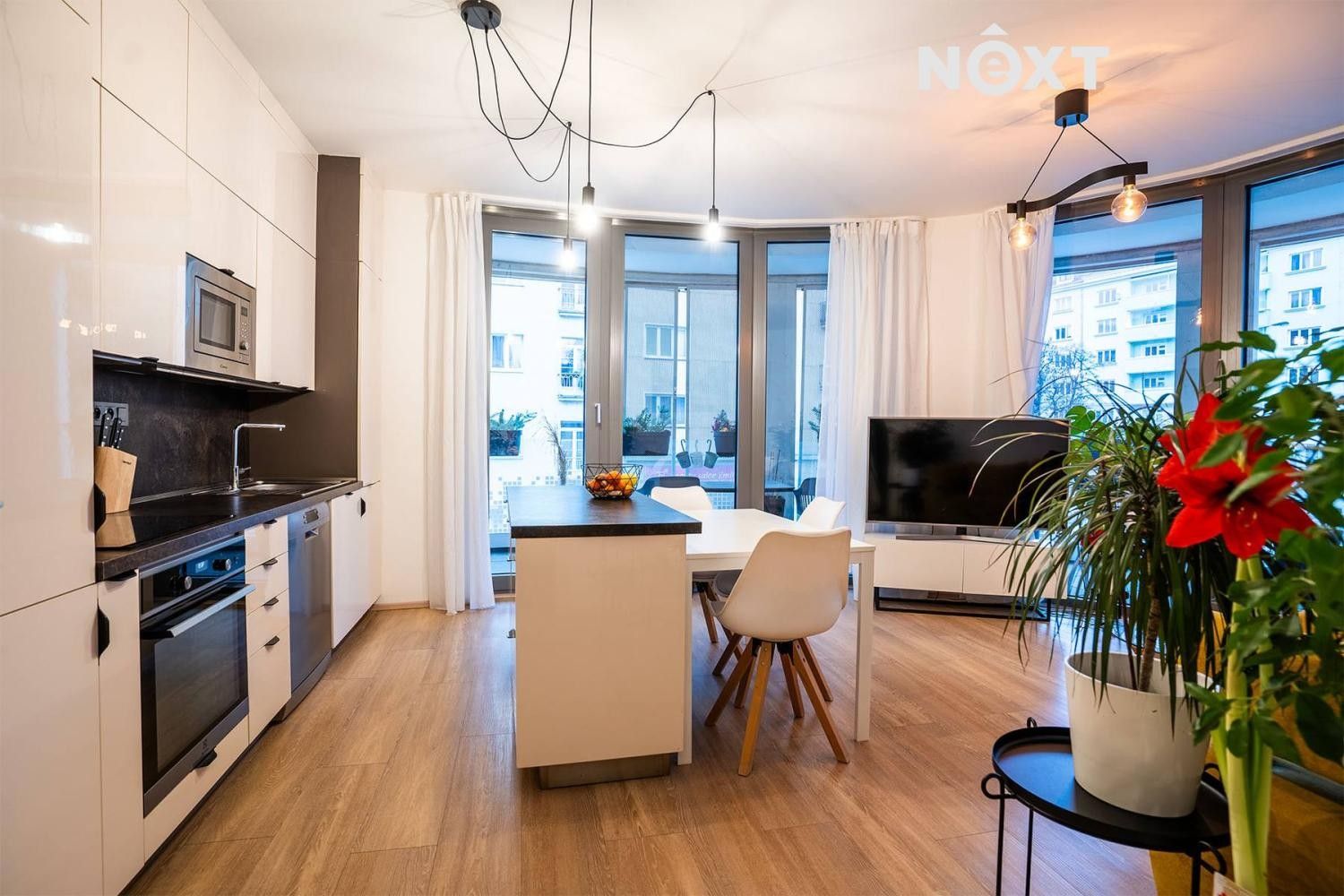 3+kk, Hlaváčkova, Praha, 67 m²