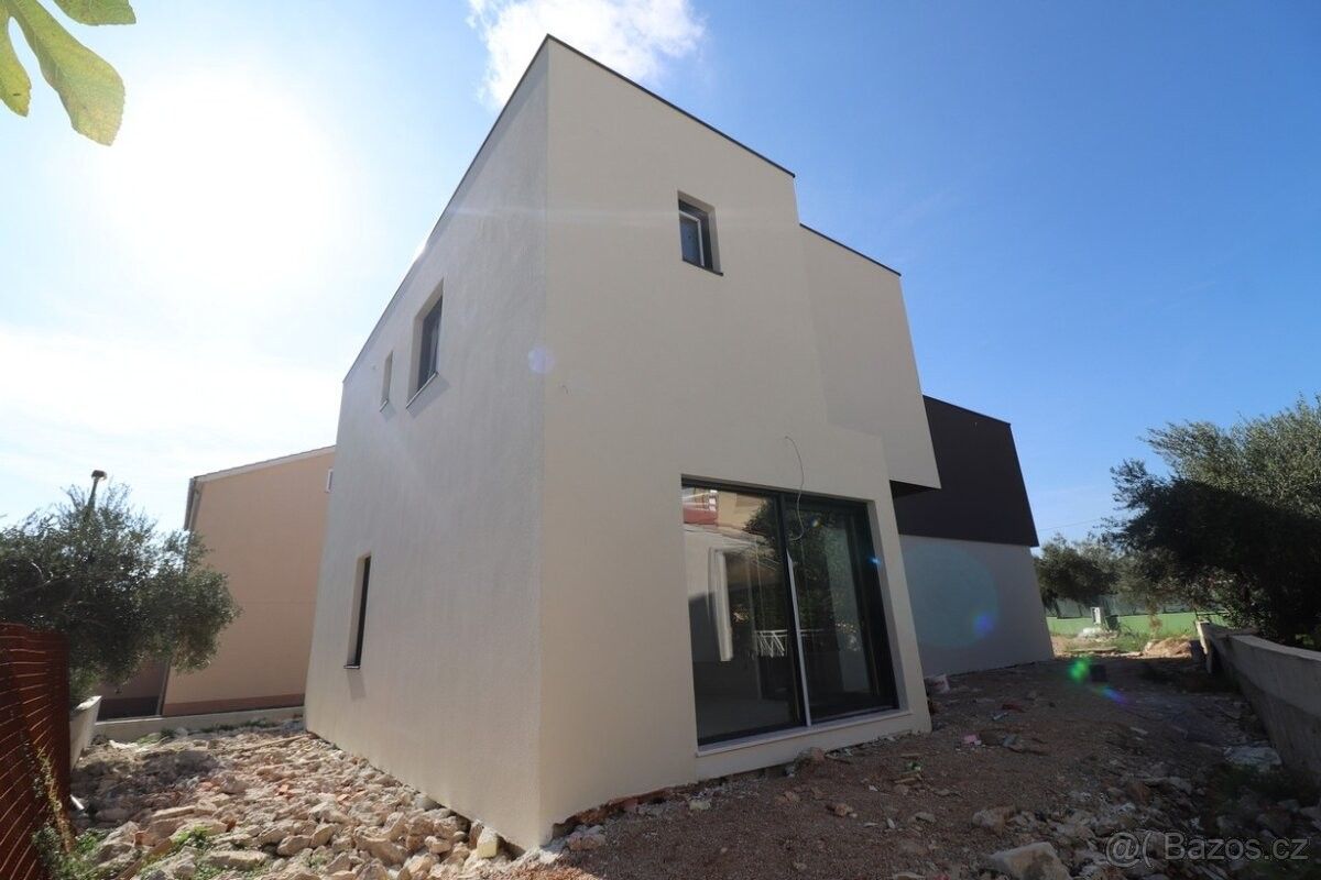 Prodej rodinný dům - 987 66, Zahraničí