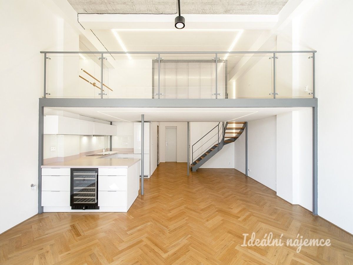 Pronájem byt 2+kk - U slatin, Praha, 74 m²