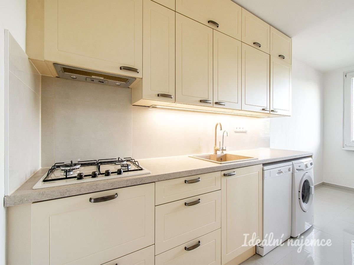 Byt 3+kk · 79 m² · Na okruhu, Praha - 2