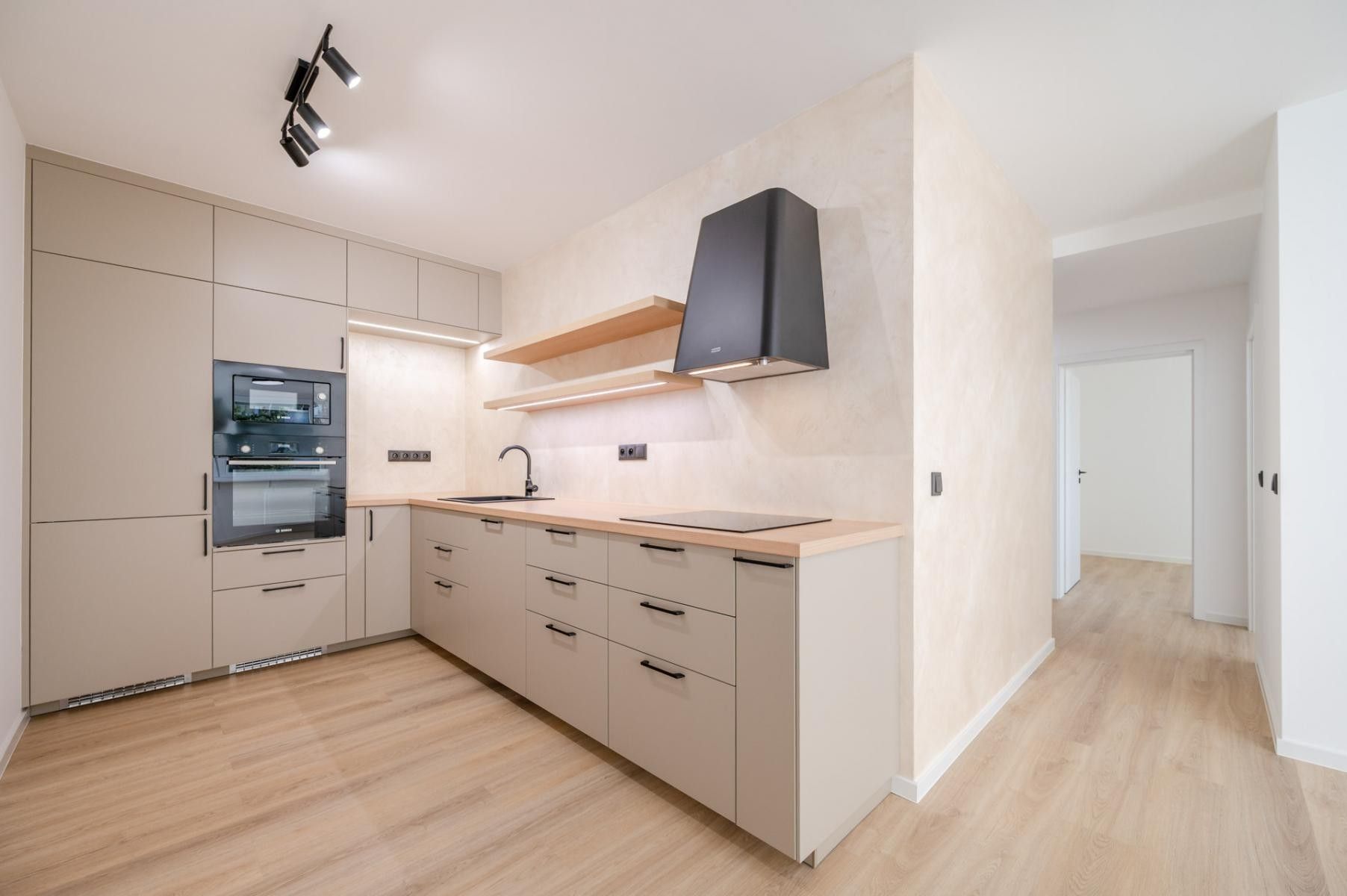 3+kk, Bohúňova, Praha, 68 m²