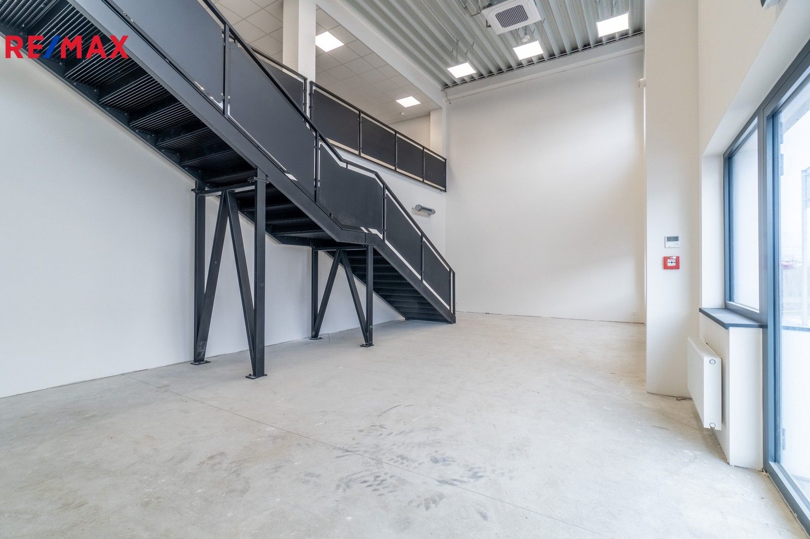 Obchodní prostory, Tuchoměřice, 289 m²