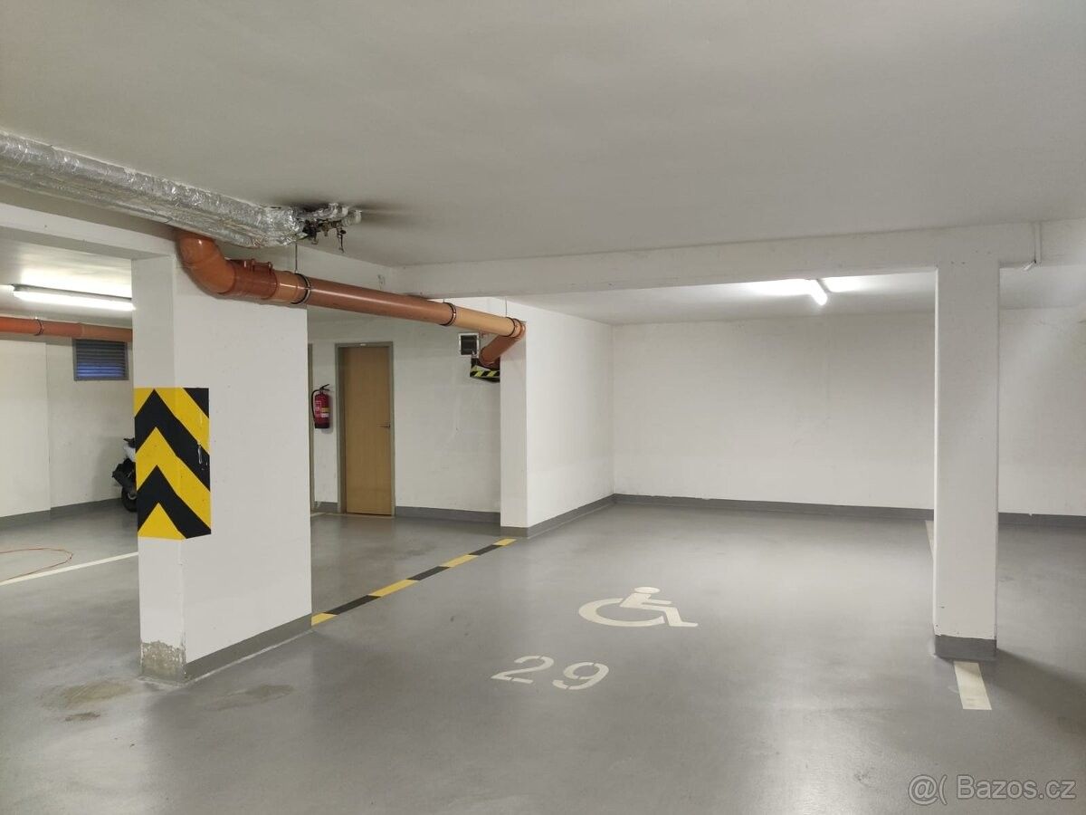 Garáže, Praha, 155 00