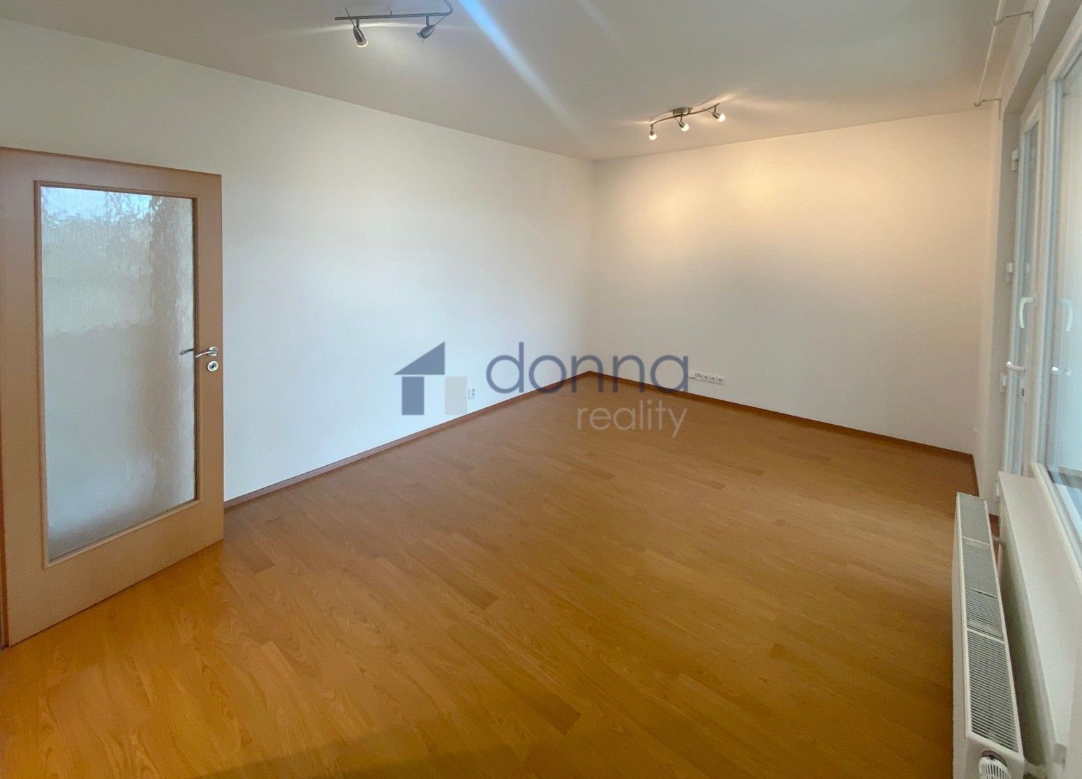 Pronájem byt 2+1 - Nademlejnská, Praha, 35 m²